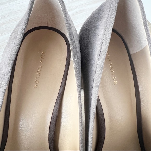 ✖️SOLD✖️•ANN TAYLOR• Gray Suede Cordelia Pumps w/Chain Detail - Picture 11 of 13